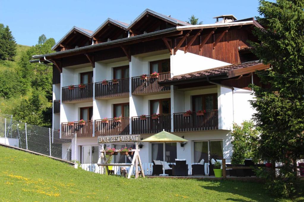 Hotel Le Christania Bellevaux Exteriör bild